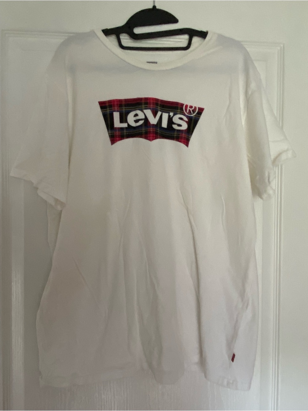 Men’s Levi's White Short Sleeve Logo T-Shirt - Red Plaid Graphic Sz xL